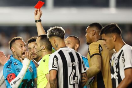 Neymar, expulsado por "Mano de Dios" al estilo Maradona en posible último partido con Santos