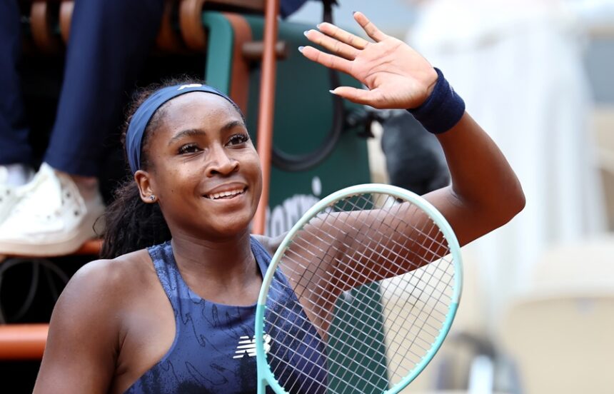 Gauff avanza a cuartos de Roland Garros tras vencer a Alexandrova