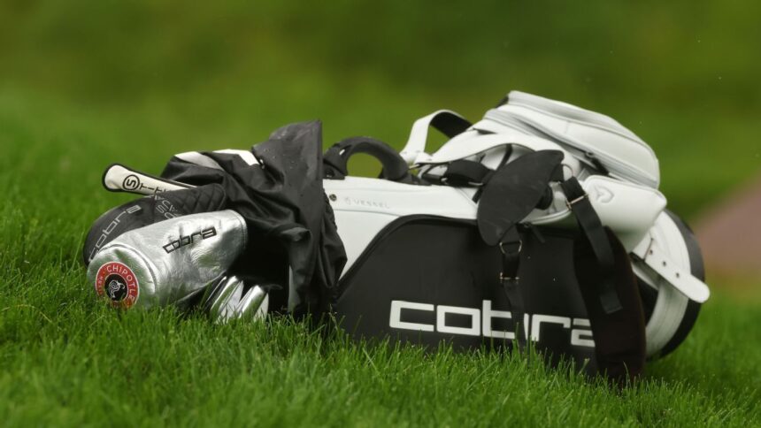 Homa, sin caddie, carga su bolsa y lucha en la clasificación del US Open