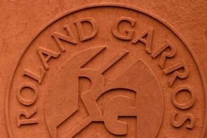Henin y Agassi entregarán trofeos en final de Roland Garros