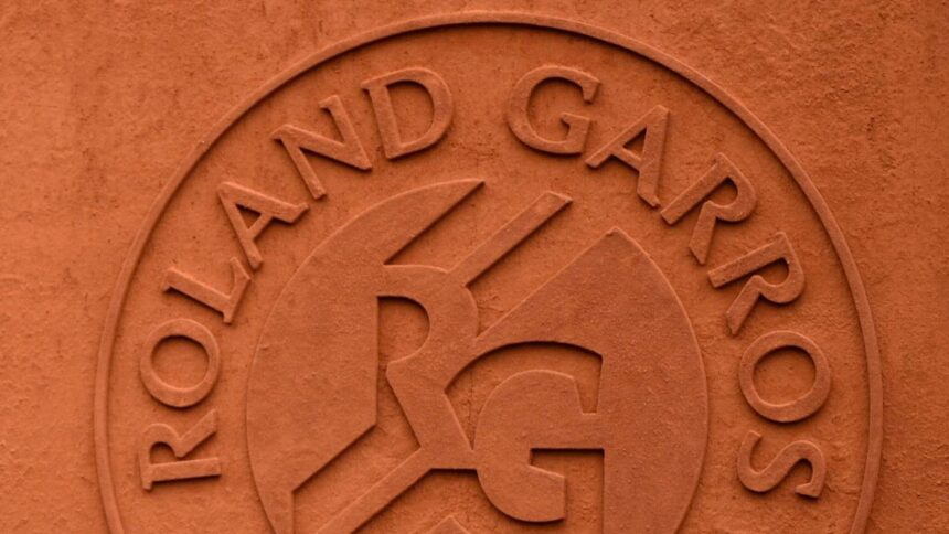 Henin y Agassi entregarán trofeos en final de Roland Garros