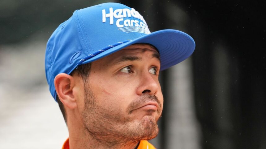 Kyle Larson Ileso Tras Impactante Accidente en Carrera de Sprint Car