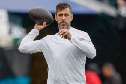 Rodgers firma con Steelers: Contrato de $13.65M, ¿rumbo al éxito?