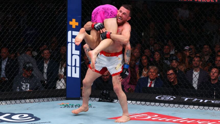Dvalishvili Domina a O'Malley y Retiene Título UFC con Sumisión Épica