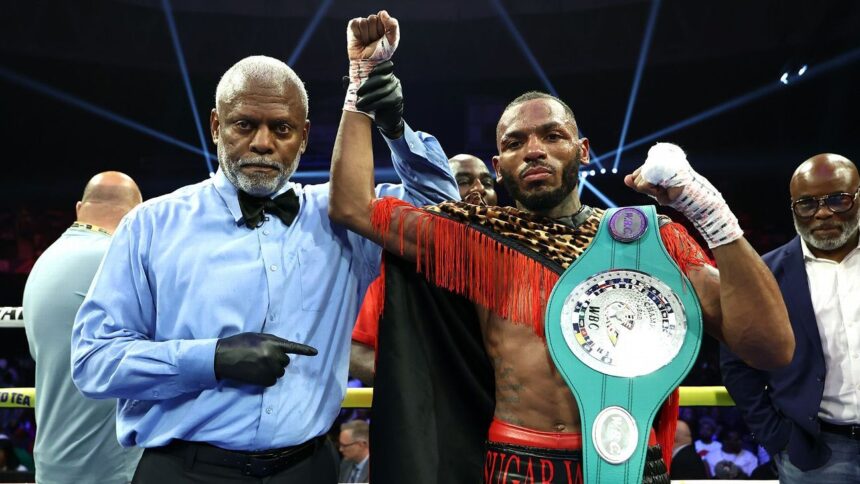 Keyshawn Davis, involucrado en altercado tras derrota de su hermano