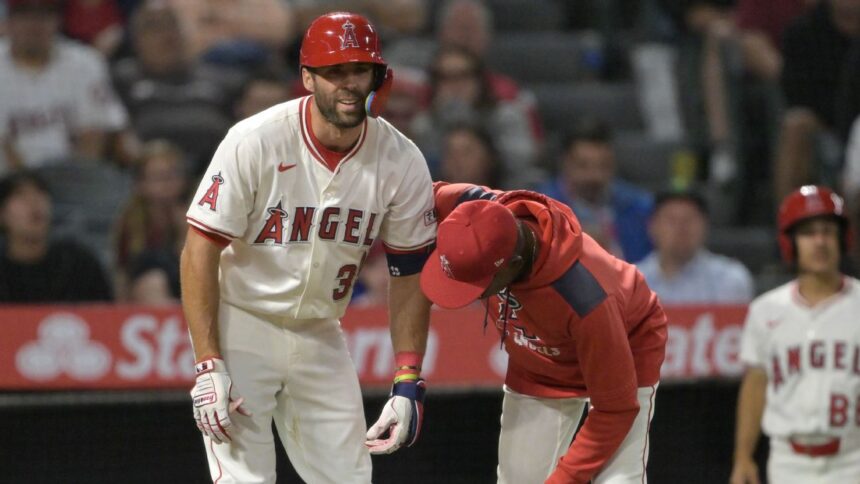 Ángel Chris Taylor a la IL por fractura en mano: Baja sensible para los Angels