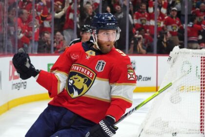 Panthers aplastan a Oilers 6-1 y toman ventaja 2-1 en Final de la Stanley Cup
