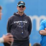 Harbaugh, DT Chargers, Supera Ablación Cardiaca y Cirugía de Cadera