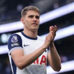 Van de Ven: Sorprendido por el despido de Postecoglou en Tottenham