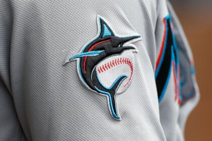 Marlins se unen a la restauración del mural de Robinson y Miñoso en Miami