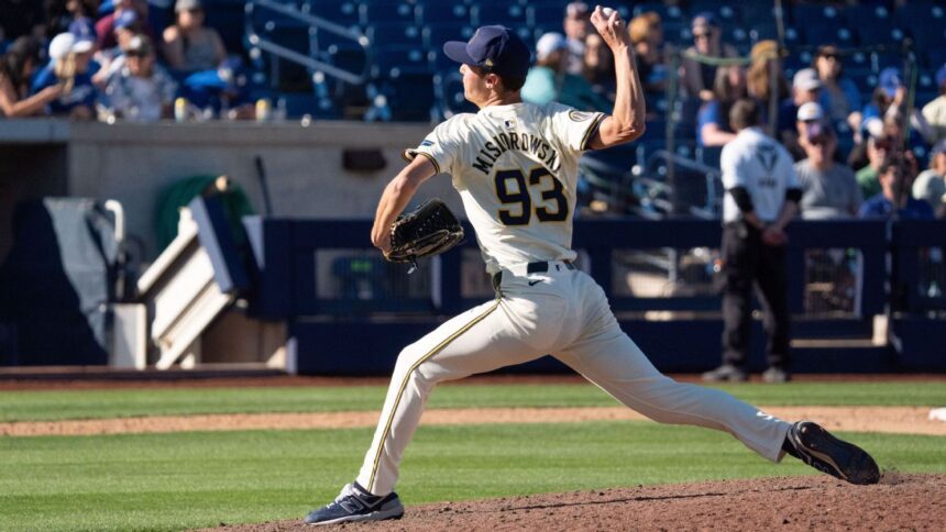 Misiorowski, prospecto estrella de Brewers, debutará ante Cardinals