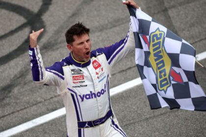 Hamlin Gana en Michigan, Esperando a su Hijo y Rompiendo Récords