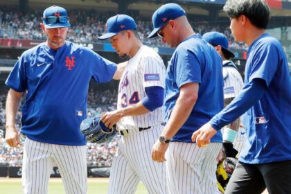 Senga de los Mets Abandona Juego vs. Nacionales por Lesión en la Pierna