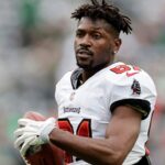 Antonio Brown: Ex-NFL WR Buscado por Intento de Asesinato en Miami