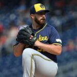 Civale a los White Sox: Brewers ceden a lanzador tras resistencia al bullpen