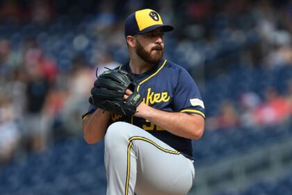 Civale a los White Sox: Brewers ceden a lanzador tras resistencia al bullpen