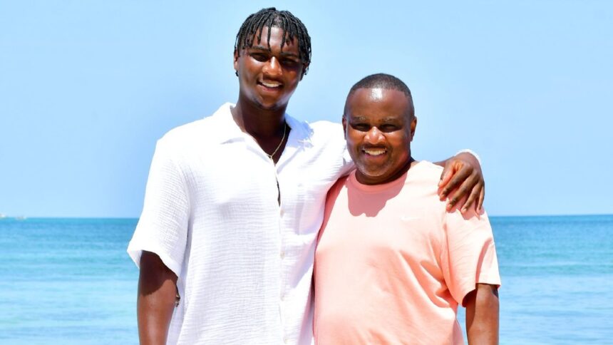 Ward y su Padre: El Viaje al Éxito del Quarterback de los Titans