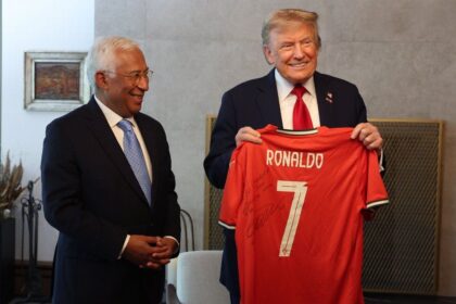 Trump Recibe Camiseta Firmada por Cristiano Ronaldo: Un Regalo Diplomático