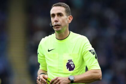 Exárbitro David Coote, acusado por la FA tras insultos a Klopp