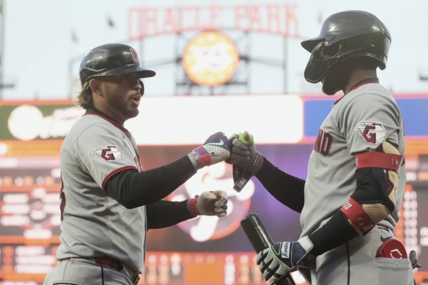 Arias y Guardianes Amargan Debut de Devers con Gigantes: ¡Jonrón Decisivo!
