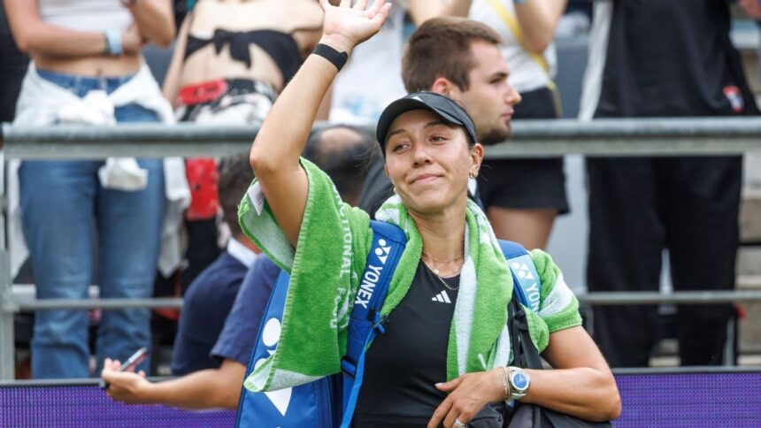 Pegula, campeona defensora, cae en Berlín ante Samsonova; Jabeur avanza
