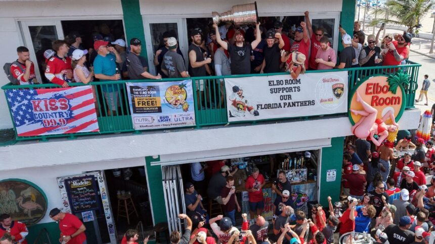 Panthers Celebran y Dañan la Stanley Cup: Trofeo Sufre en Festejo