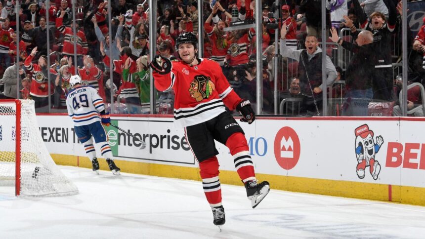 Blackhawks Aseguran a Donato con Contrato Millonario por 4 Años