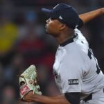 Yankees colocan a Yerry de los Santos en IL por molestias en el codo