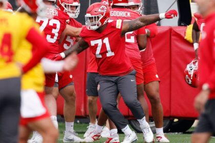 Chiefs: Josh Simmons y Rashee Rice listos para el campamento de entrenamiento