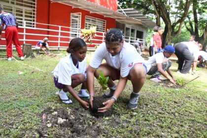 Día Olímpico arranca en La Romana con siembra de árboles y actividades