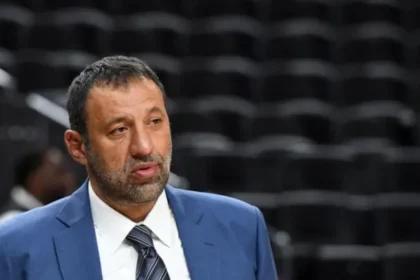Vlade Divac, leyenda NBA, hospitalizado tras accidente de moto en Montenegro