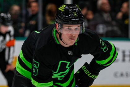 Estrellas de Dallas Aseguran a Lundkvist y Bourque por un Año