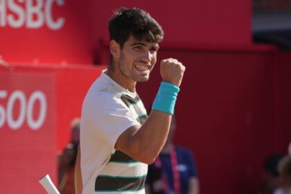 Alcaraz avanza rápido a semis en Queens: Rinde Knech cae ante el español