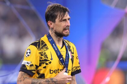 Acerbi, furioso: Amenaza a fan de PSG por burla de la Champions