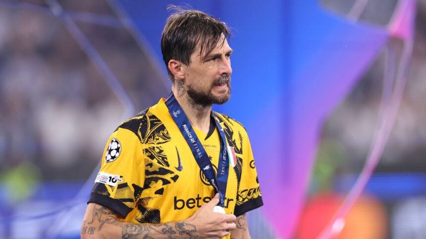 Acerbi, furioso: Amenaza a fan de PSG por burla de la Champions