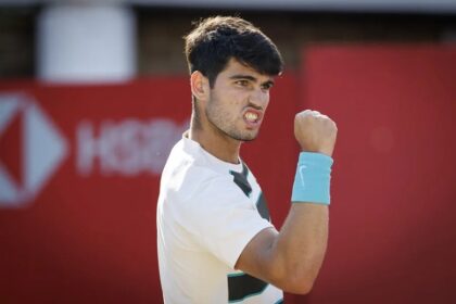 Alcaraz avanza a semifinales de Queen's: Derrota a Rinderknech