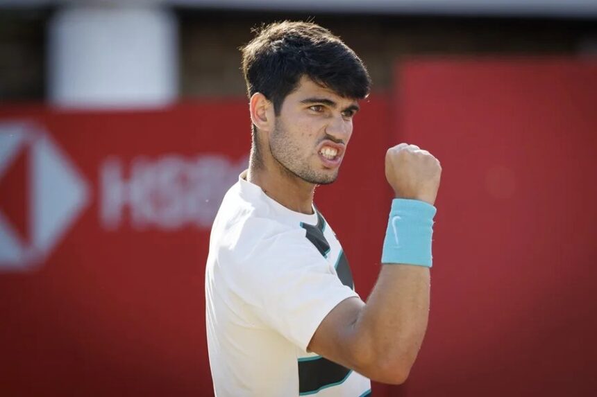 Alcaraz avanza a semifinales de Queen's: Derrota a Rinderknech