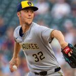 Misiorowski cerca de la perfección; Yelich bateó 8 carreras, récord Brewers