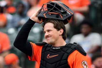 Rutschman, estrella de Orioles, fuera del lineup vs Yankees por lesión