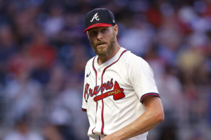 Chris Sale, As de los Bravos, a la Lista de Lesionados por Fractura