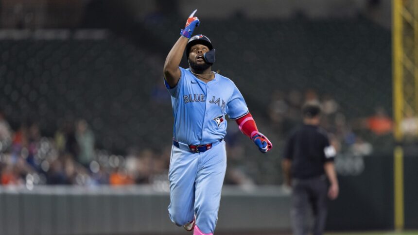 Guerrero Jr. y Bichette Truenan Jonrones: Azulejos Aplastan a Medias Blancas 7-1