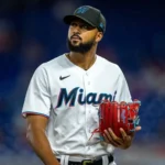 Alcántara Brilla: Marlins Vencen Bravos y Aseguran Serie con Gran Actuación