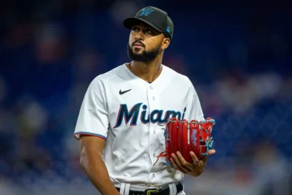 Alcántara Brilla: Marlins Vencen Bravos y Aseguran Serie con Gran Actuación