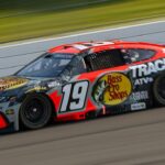 Briscoe Vence en Pocono: Primera Victoria con JGR y Entra a Playoffs NASCAR