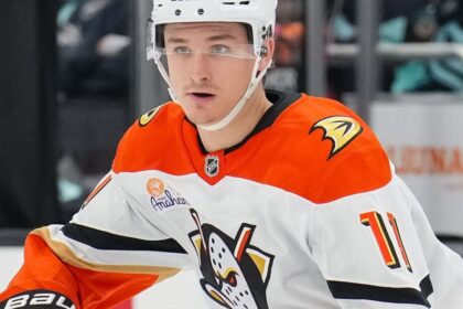 Ducks traspasan a Zegras a Flyers: Poehling y picks a cambio
