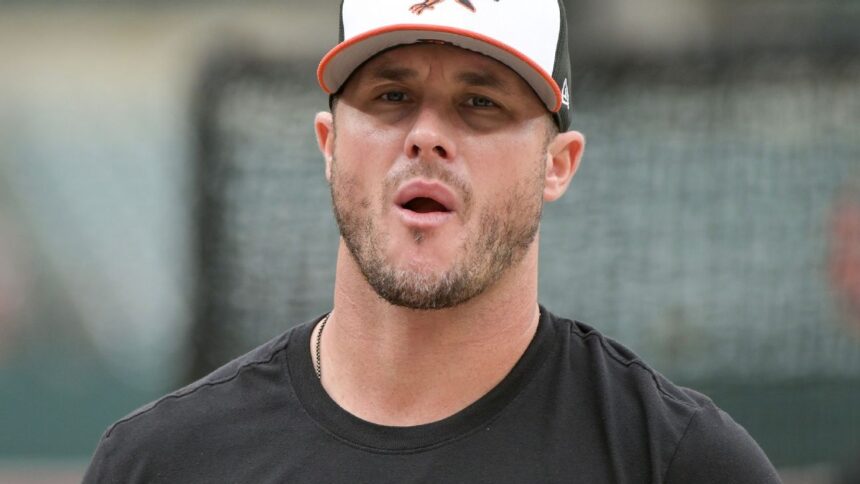Diamondbacks Refuerzan Cátcher con James McCann: Detalles y Contrato