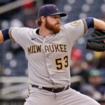 Woodruff y Cortes: Cerca del Retorno con los Cerveceros de Milwaukee