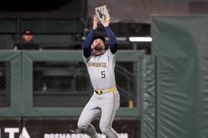 Mitchell de los Brewers busca 2da opinión por hombro; podría perder más tiempo