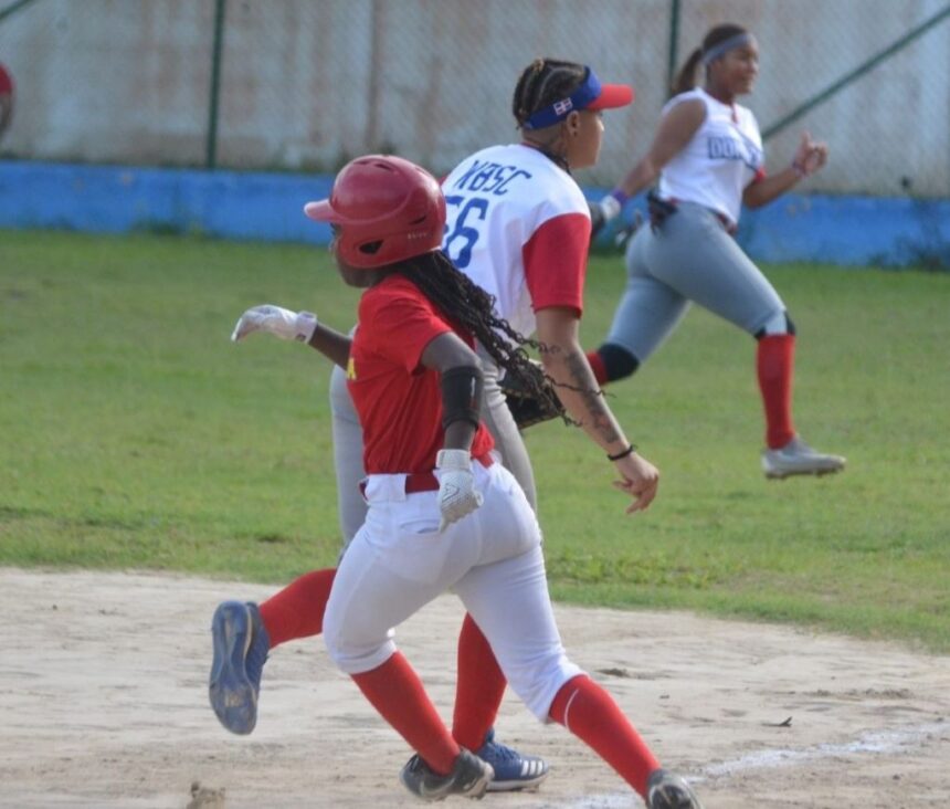 Softbol Femenino RD: Debuta vs Brasil en Copa Panamericana con Ambición de Podio