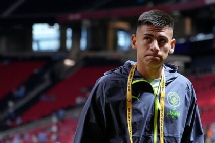 Echeverri, del Manchester City, en duda por lesión: Se pierde entrenamiento